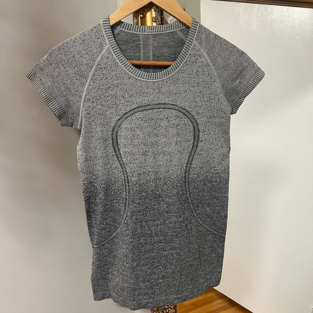 Lululemon short sleeve top